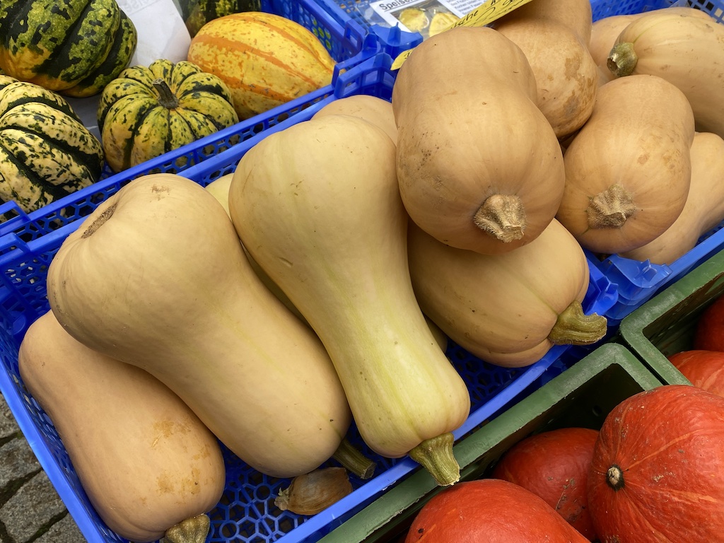 Gebackener Butternut-Kürbis mit Tofu-Bröseln