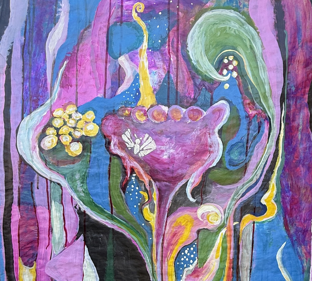 Kunstwerke von Martina Munz zwischen Staudenbeeten im Wildbienenheim.