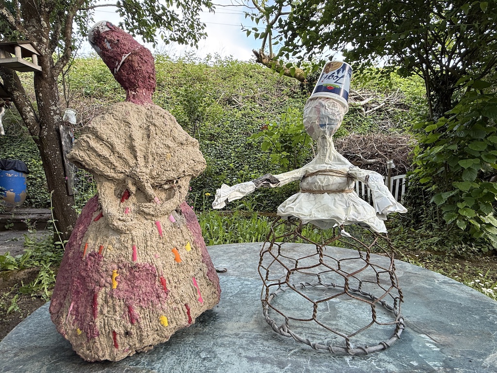 Mein Vorgehen bei Pulpe-Art: Aus einfachen Materialien wächst Schritt für Schritt eine Figur.