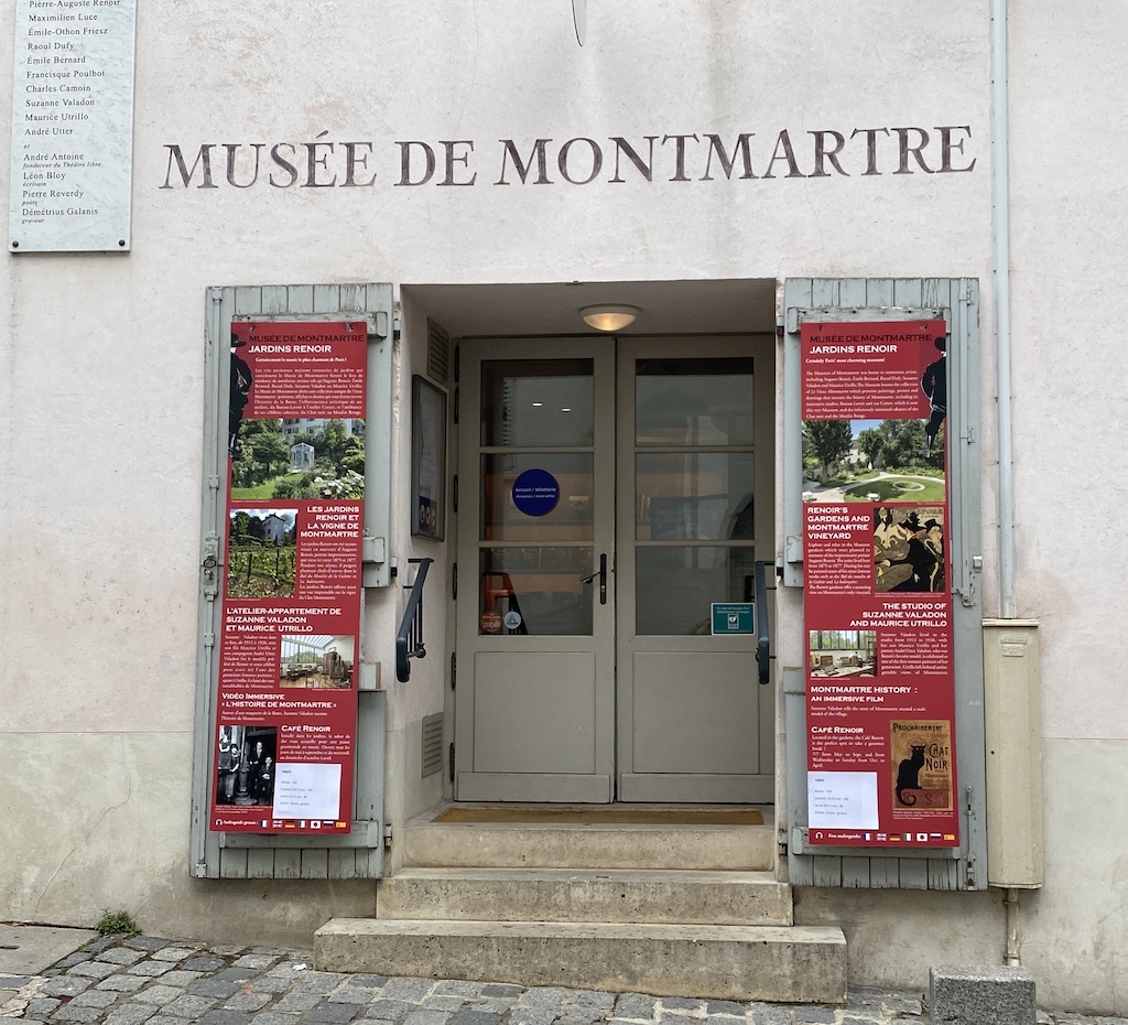Eingang des Musée de Montmartre in der Rue Cortot in Paris, ehemaliger Wohn- und Arbeitsort von Suzanne Valadon