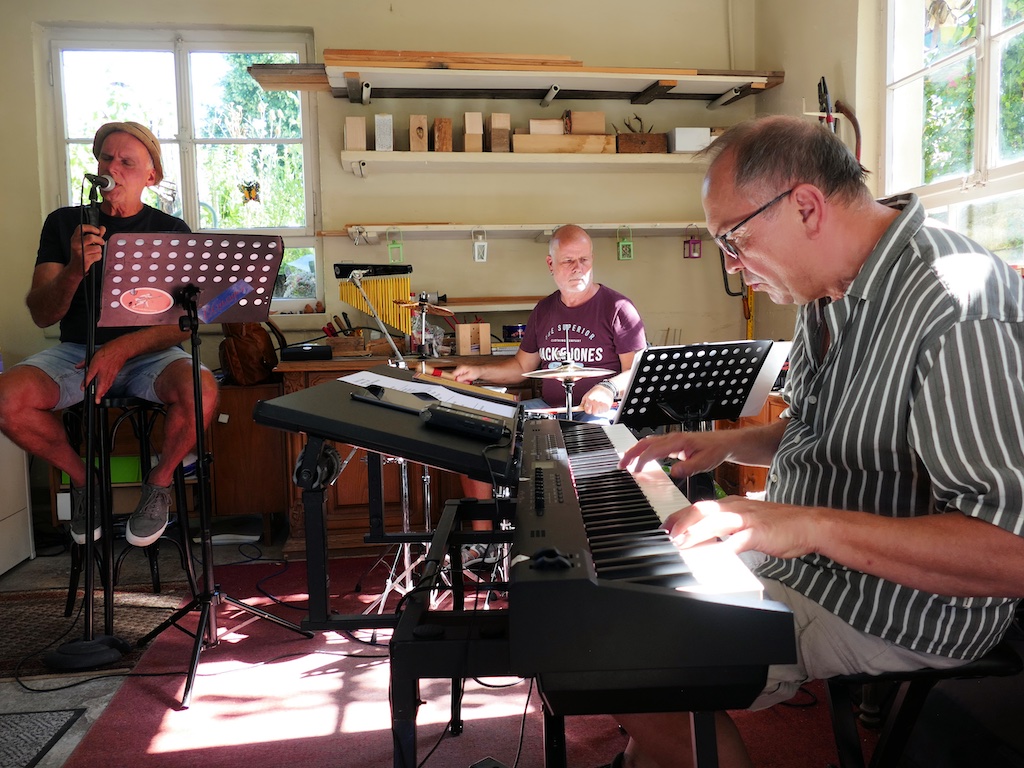 Für die musikalische Stimmung in der Werkstatt sorgten Fishers & Friends mit Blues und Soul. 