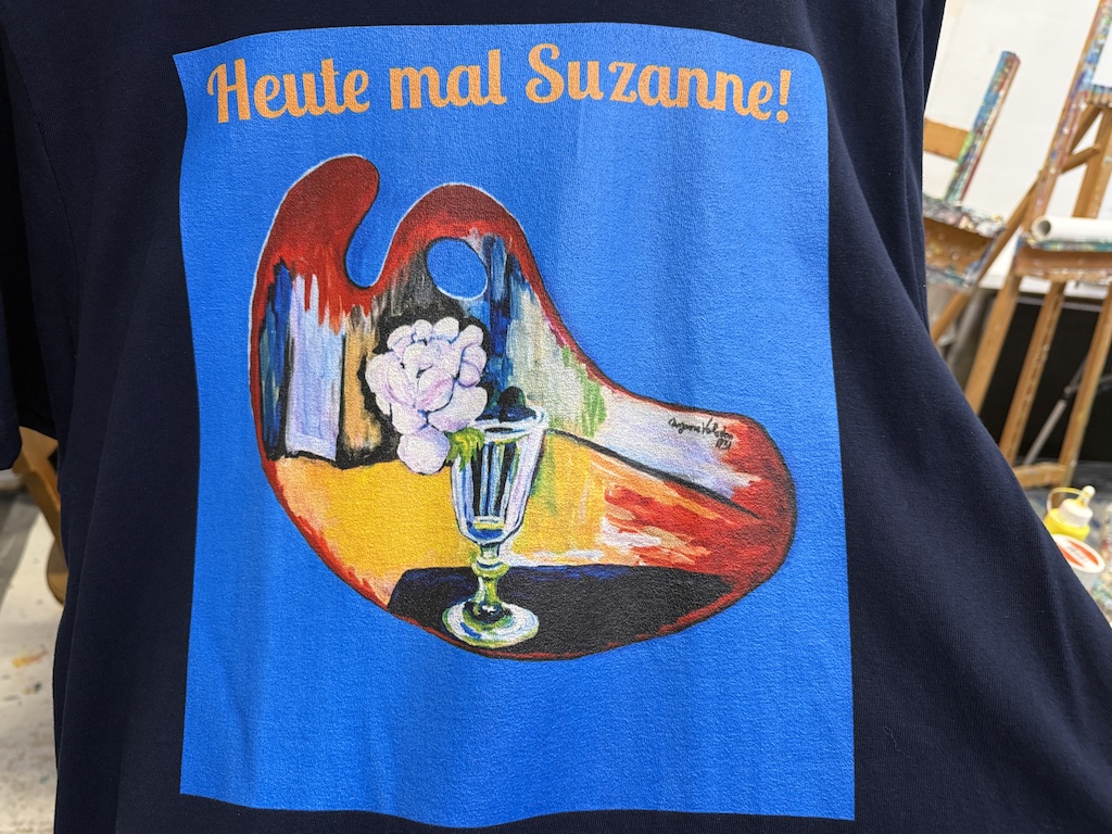 Ich finde, die Farben des Gemälde wirken auf dem T-Shirt kräftiger und tiefer als auf der Leinwand.